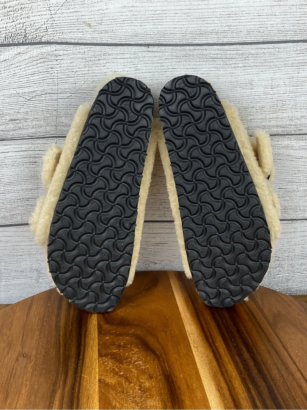 BIRKENSTOCK Papillio Arizona Big Buckle Teddy Sandals Eggshell Women’s Size 8